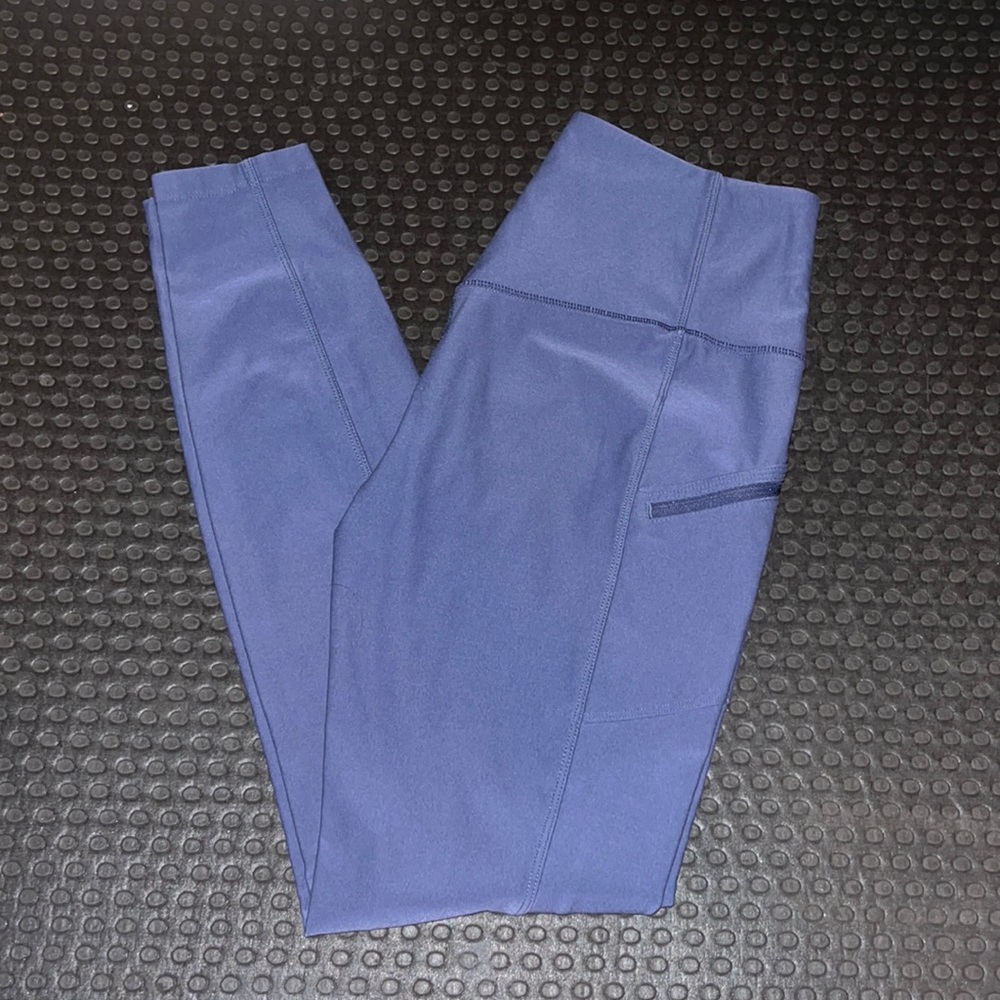 Purple athletic leggings w pocket